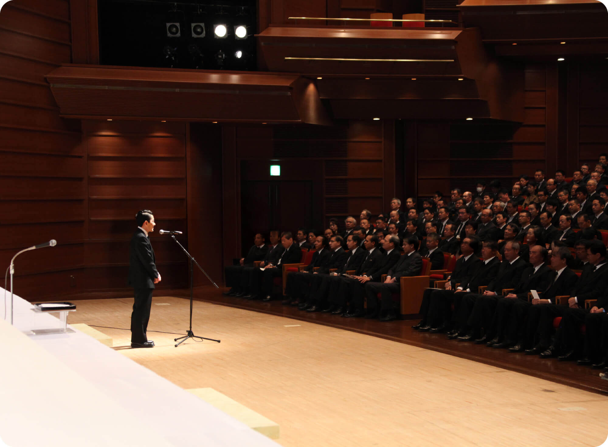 ホール、その他会場での開催も対応可能